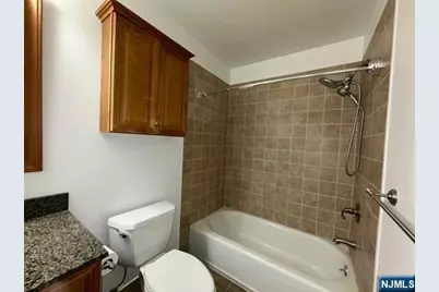 1047 Cambridge Court 1047 #1047, Mahwah, NJ 07430 - Photo 17