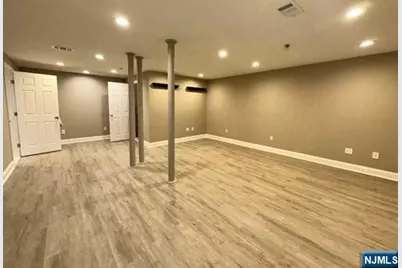 1047 Cambridge Court 1047 #1047, Mahwah, NJ 07430 - Photo 19