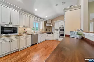1050 W Pines Lake Dr, Wayne, NJ 07470 - Photo 11