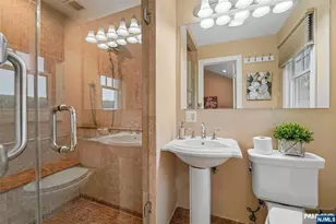 1050 W Pines Lake Dr, Wayne, NJ 07470 - Photo 21