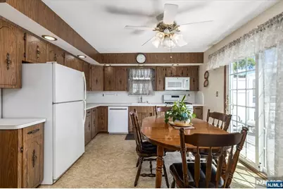 352 Wilson Avenue, Lyndhurst Township, NJ 07071 - Photo 9