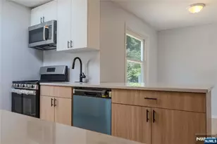 25 Lakeview Dr, Emerson, NJ 07630 - Photo 9