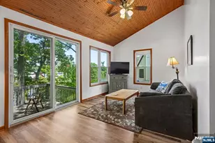 1009 Lakeside Dr, Vernon, NJ 07422 - Photo 15