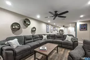 20 Masterson Ct, Waldwick, NJ 07463 - Photo 25