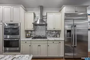 20 Masterson Ct, Waldwick, NJ 07463 - Photo 5