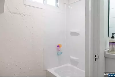77 E Clinton Avenue, Bergenfield, NJ 07621 - Photo 25