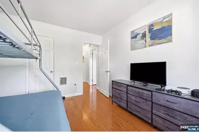 120 Johnson Avenue, Bergenfield, NJ 07621 - Photo 17