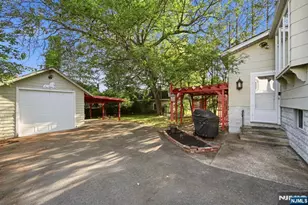 120 Johnson Ave, Bergenfield, NJ 07621 - Photo 25