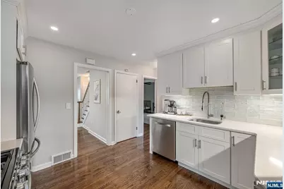 291 Midvale Street, Ridgewood, NJ 07450 - Photo 9
