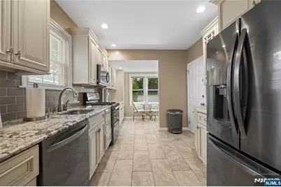 81 Huron Avenue, Clifton, NJ 07013 - Photo 5