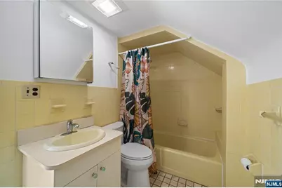 81 Huron Avenue, Clifton, NJ 07013 - Photo 15