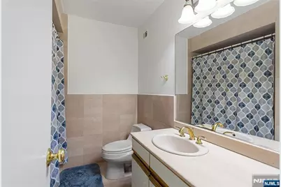 25 Market Street 4 #4, Saddle Brook Township, NJ 07663 - Photo 13