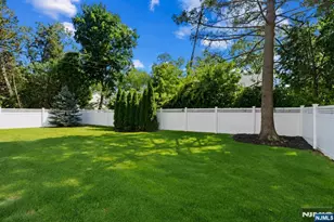 28 Demarest Rd, Paramus, NJ 07652 - Photo 27