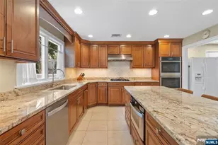 28 Demarest Rd, Paramus, NJ 07652 - Photo 9