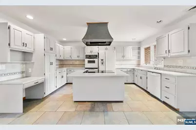 300 Gorge Road 1 #1, Cliffside Park, NJ 07010 - Photo 5