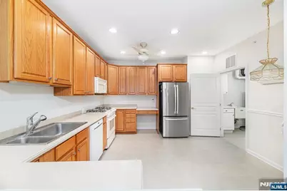 8421 Warrens Way 421 #421, Wanaque, NJ 07465 - Photo 29