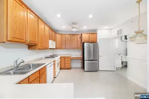 8421 Warrens Way 421, Wanaque, NJ 07465 - Photo 29
