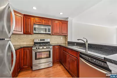 302 Chase Court 302 #302, Edgewater, NJ 07020 - Photo 7