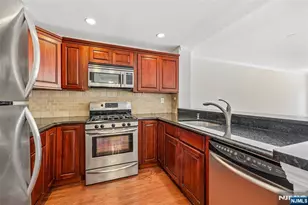 302 Chase Ct 302, Edgewater, NJ 07020 - Photo 7