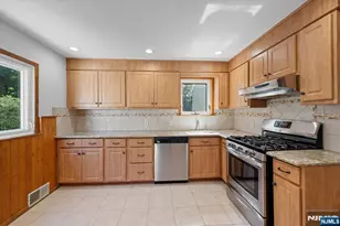 367 Essex Ave, Bloomfield, NJ 07003 - Photo 17