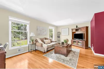 15 Nuthatcher Court, Wayne, NJ 07470 - Photo 11