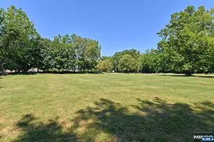 60 Sunset Ct, Mahwah, NJ 07430 - Photo 25