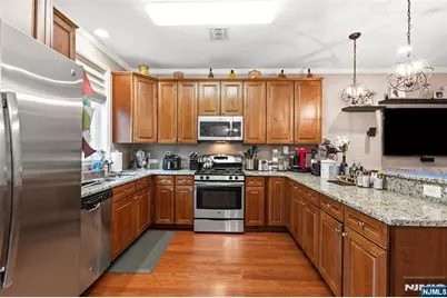 18 Bahr Circle, Verona, NJ 07044 - Photo 9
