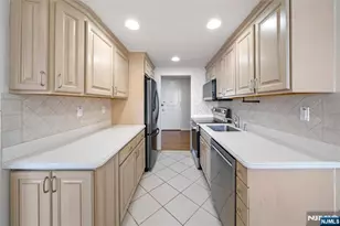 200 Winston Dr 1518, Cliffside Park, NJ 07010 - Photo 9