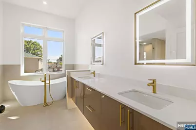 264 Beverly Hills Road, Fort Lee, NJ 07024 - Photo 29