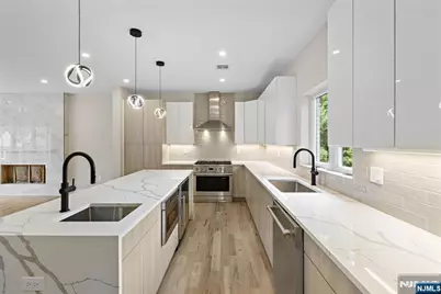 264 Beverly Hills Road, Fort Lee, NJ 07024 - Photo 19