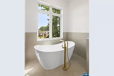 264 Beverly Hills Road, Fort Lee, NJ 07024 - Photo 31