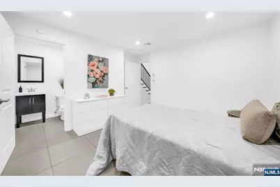 20 Veterans Way, Edgewater, NJ 07020 - Photo 13