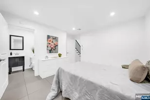 20 Veterans Way, Edgewater, NJ 07020 - Photo 13