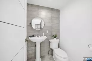 20 Veterans Way, Edgewater, NJ 07020 - Photo 15