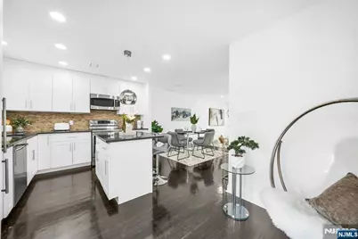20 Veterans Way, Edgewater, NJ 07020 - Photo 9
