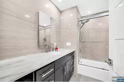 20 Veterans Way, Edgewater, NJ 07020 - Photo 17