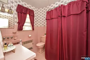 255 Pearsall Ave, Ridgewood, NJ 07450 - Photo 27