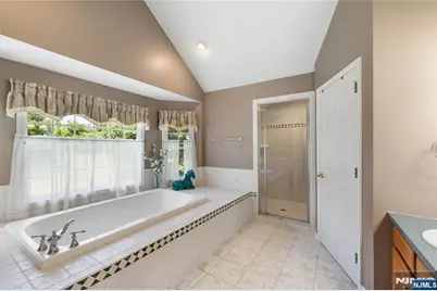 5 Sun Valley Way, Washington Township, NJ 07853 - Photo 17