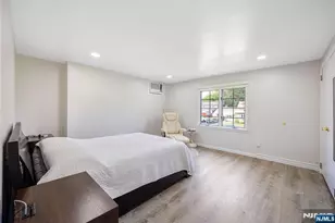 182 Coombs Dr, Paramus, NJ 07652 - Photo 37