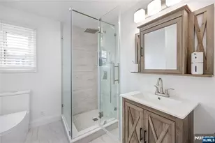 182 Coombs Dr, Paramus, NJ 07652 - Photo 35