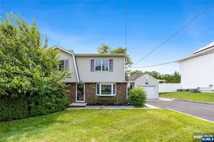 182 Coombs Dr, Paramus, NJ 07652 - Photo 3