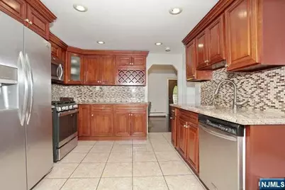 212 Washington Avenue, Elmwood Park, NJ 07407 - Photo 9
