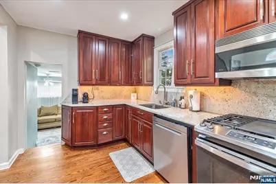 81 Summit Avenue, Butler, NJ 07405 - Photo 9