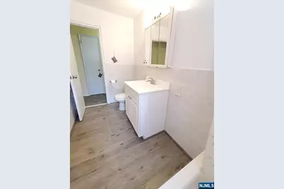 2330 Linwood Avenue 2D #2D, Fort Lee, NJ 07024 - Photo 13