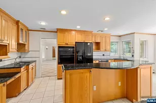 619 Cadmus Ct, Teaneck Township, NJ 07666 - Photo 11