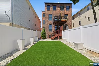 252 Mt Pleasant Avenue, Newark, NJ 07104 - Photo 21