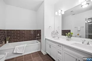 141 Roosevelt Dr, Wood Ridge, NJ 07075 - Photo 25