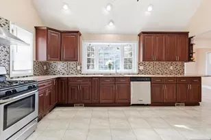 95 Sycamore Ave, Livingston, NJ 07039 - Photo 3