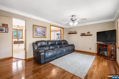 321 Thomas Avenue, Lyndhurst Township, NJ 07071 - Photo 7