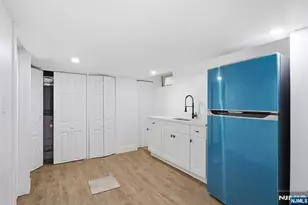 284 2nd Ave, Newark, NJ 07107 - Photo 33